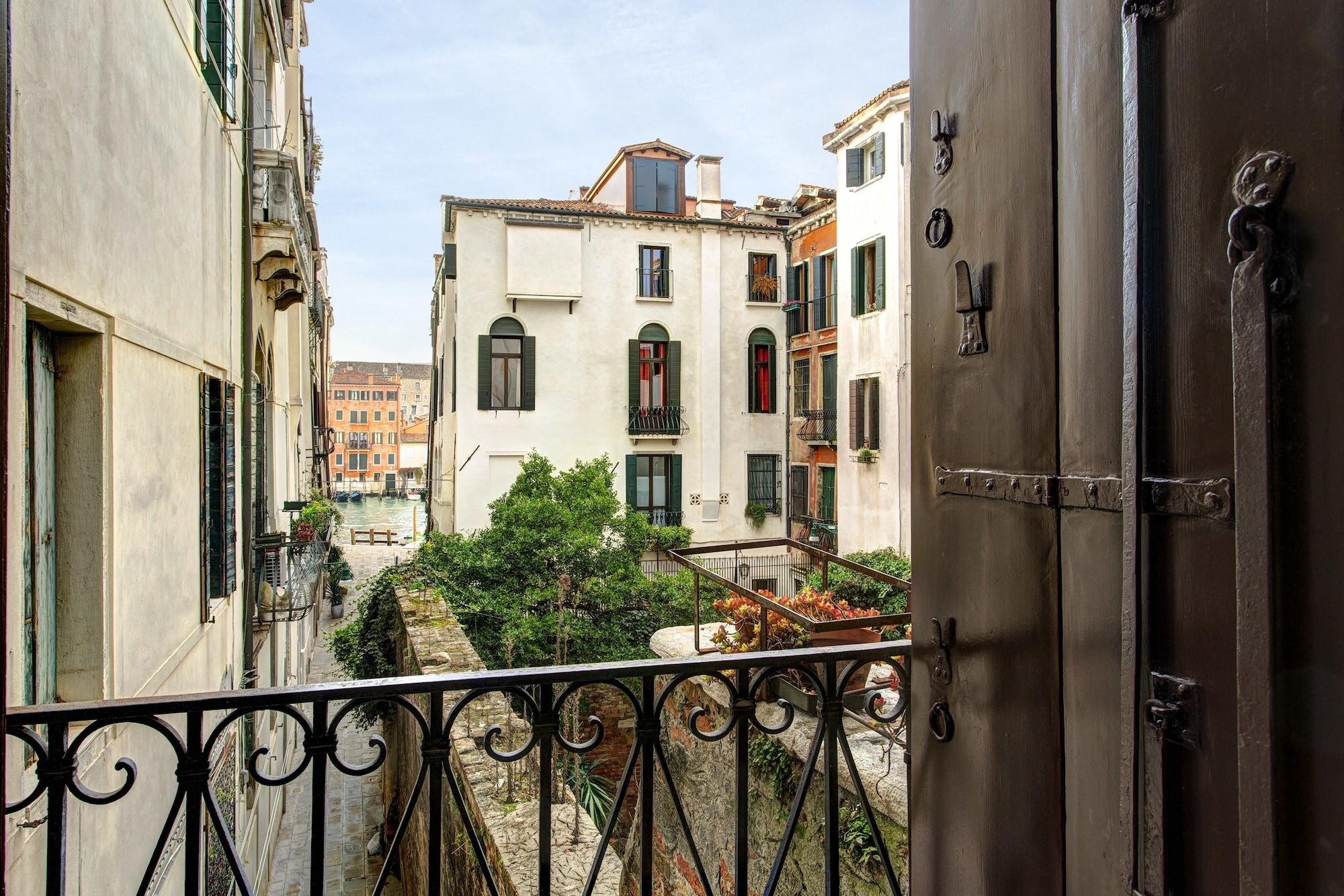 Gkk Exclusive Private Pensión 3*